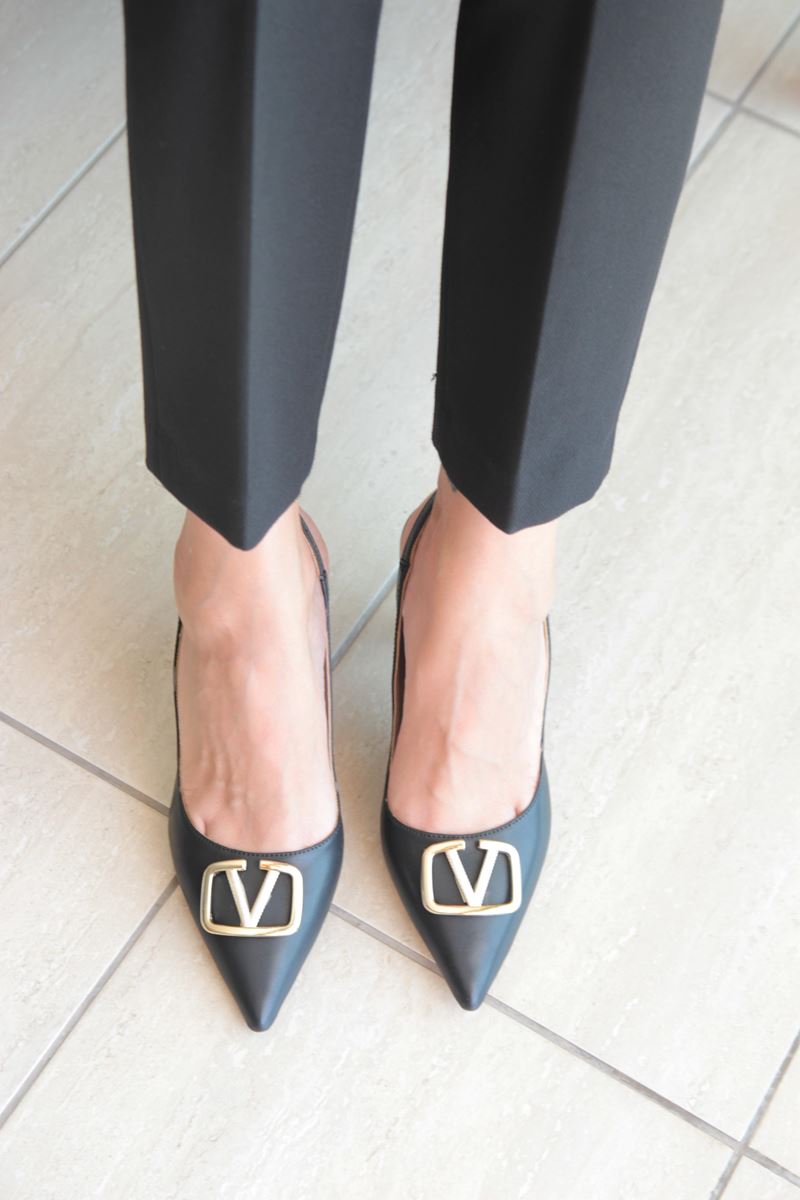 Chiara Siyah Cilt Tokalı Orta Topuklu (8 cm) Klasik Topuklu Ayakkabı