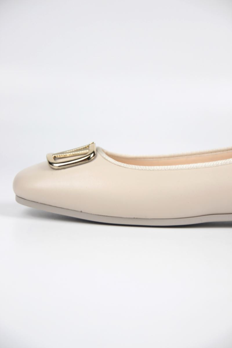 Daytona Kadın Köşeli Burun V Toka Bej Cilt Babet Ayakkabı