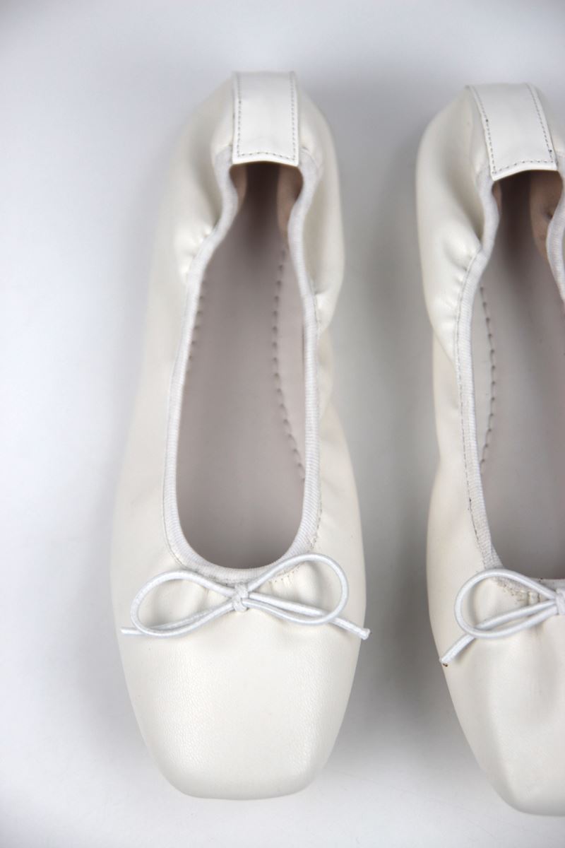 Uliana Kadın Köşeli Burun Fiyonklu Esnek Taban Katlanabilir Beyaz Babet Ayakkabı