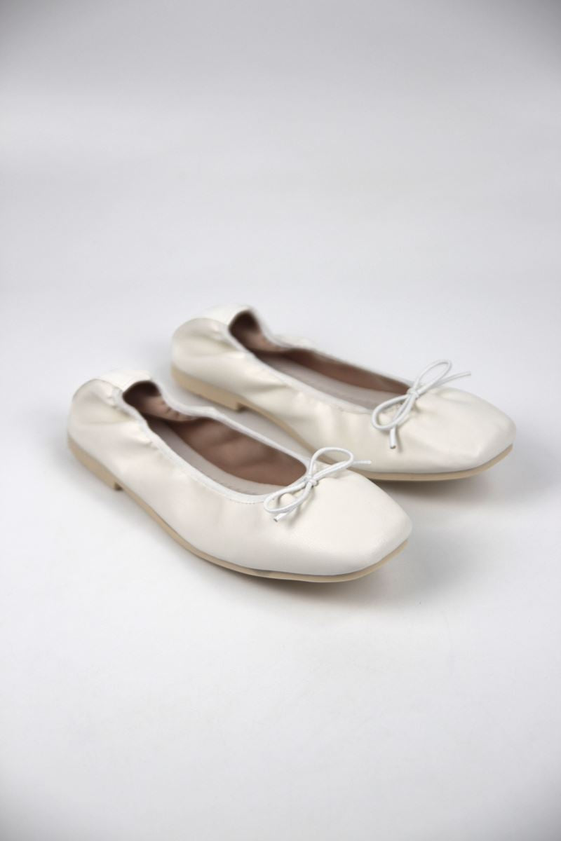 Uliana Kadın Köşeli Burun Fiyonklu Esnek Taban Katlanabilir Beyaz Babet Ayakkabı