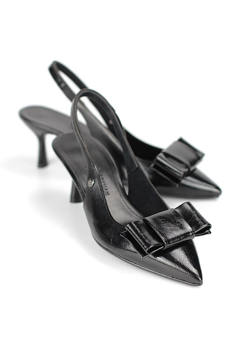 Rivva Esnek Yumuşak Kaymaz Taban (4 cm) Siyah Rugan  Açık Lastikli Köşe Fiyonk Kadın Topuklu Ayakkabı