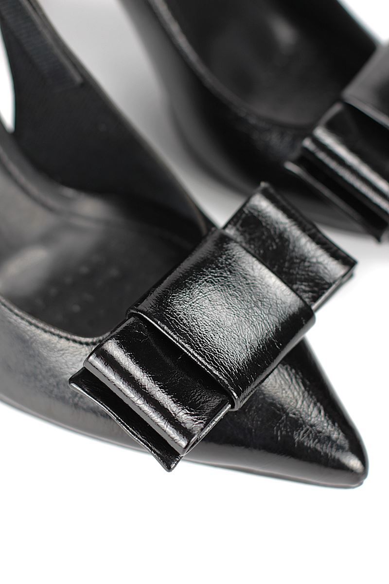 Nivelle Esnek Yumuşak Kaymaz Taban (8 cm) Siyah Rugan  Açık Lastikli Köşe Fiyonk Kadın Topuklu Ayakkabı