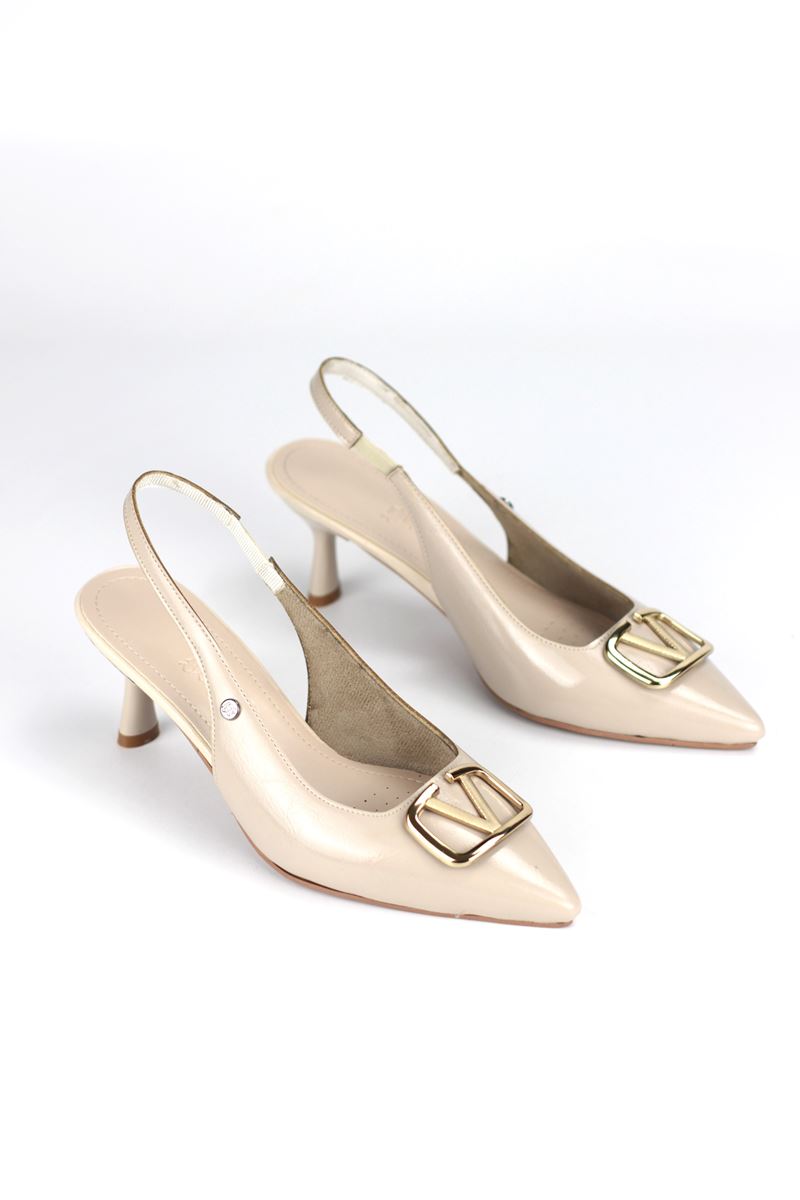 Liselotte Esnek Yumuşak Kaymaz Taban (4 cm) Bej Rugan  Açık Lastikli V Toka Kadın Topuklu Ayakkabı - kopya