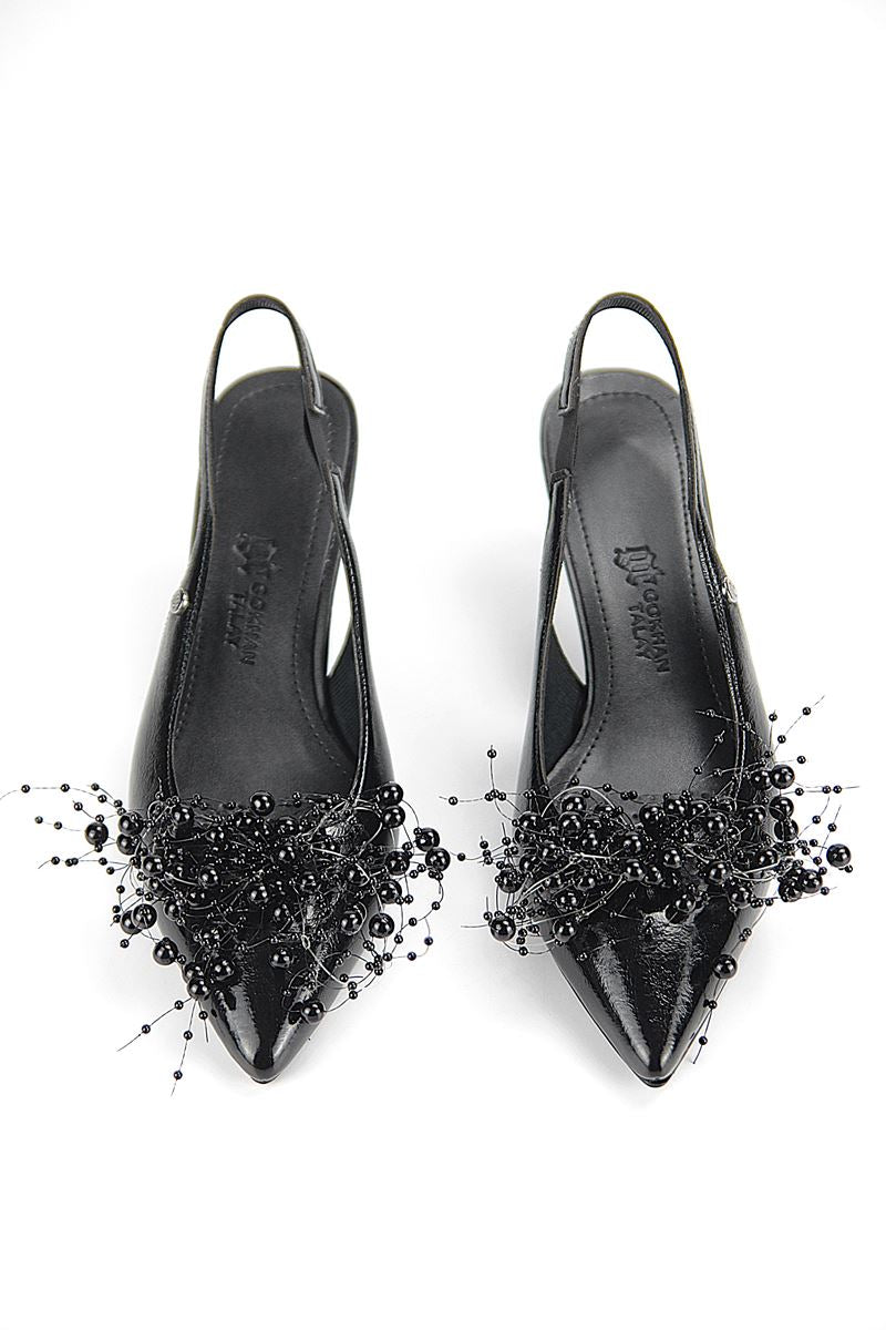 Noir Esnek Yumuşak Kaymaz Taban (4 cm) Siyah Rugan El Yapımı Boncuk Detaylı Açık Lastikli Kadın Topuklu Ayakkabı