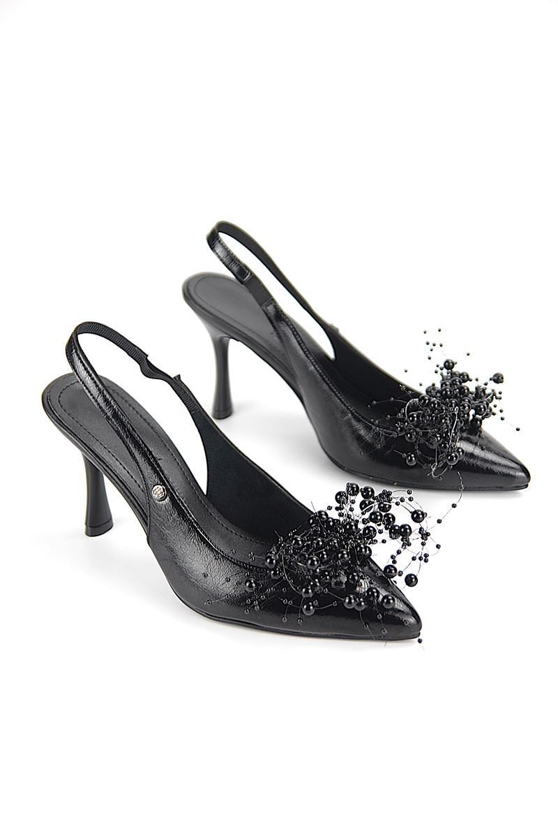 Black Beads Esnek Yumuşak Kaymaz Taban (8 cm) Siyah Rugan El Yapımı Boncuk Detaylı Açık Lastikli Kadın Topuklu Ayakkabı