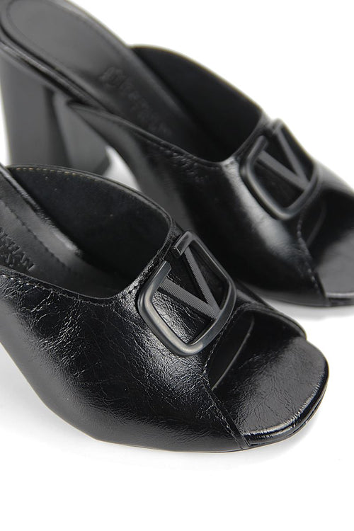 Arvessa Esnek Yumuşak Kaymaz Taban (8 cm) Siyah Rugan Mat V Toka Kadın Kalın Topuklu Terlik