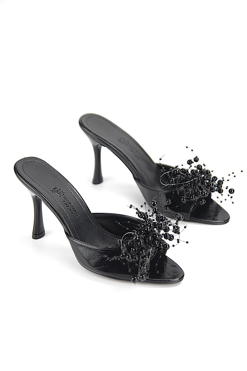Almas Esnek Yumuşak Kaymaz Taban (8 cm) Siyah Rugan El Yapımı Boncuk Detaylı Kadın Topuklu Terlik 