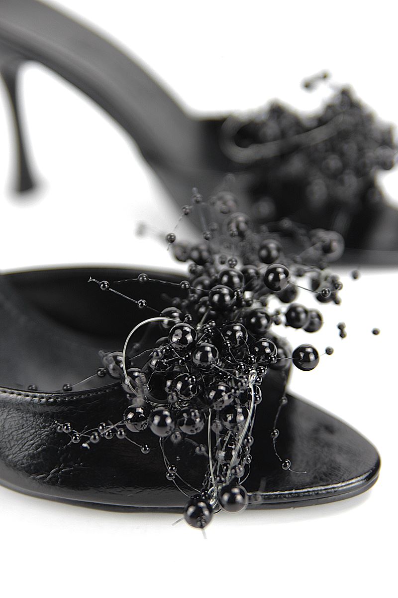 Almas Esnek Yumuşak Kaymaz Taban (8 cm) Siyah Rugan El Yapımı Boncuk Detaylı Kadın Topuklu Terlik 