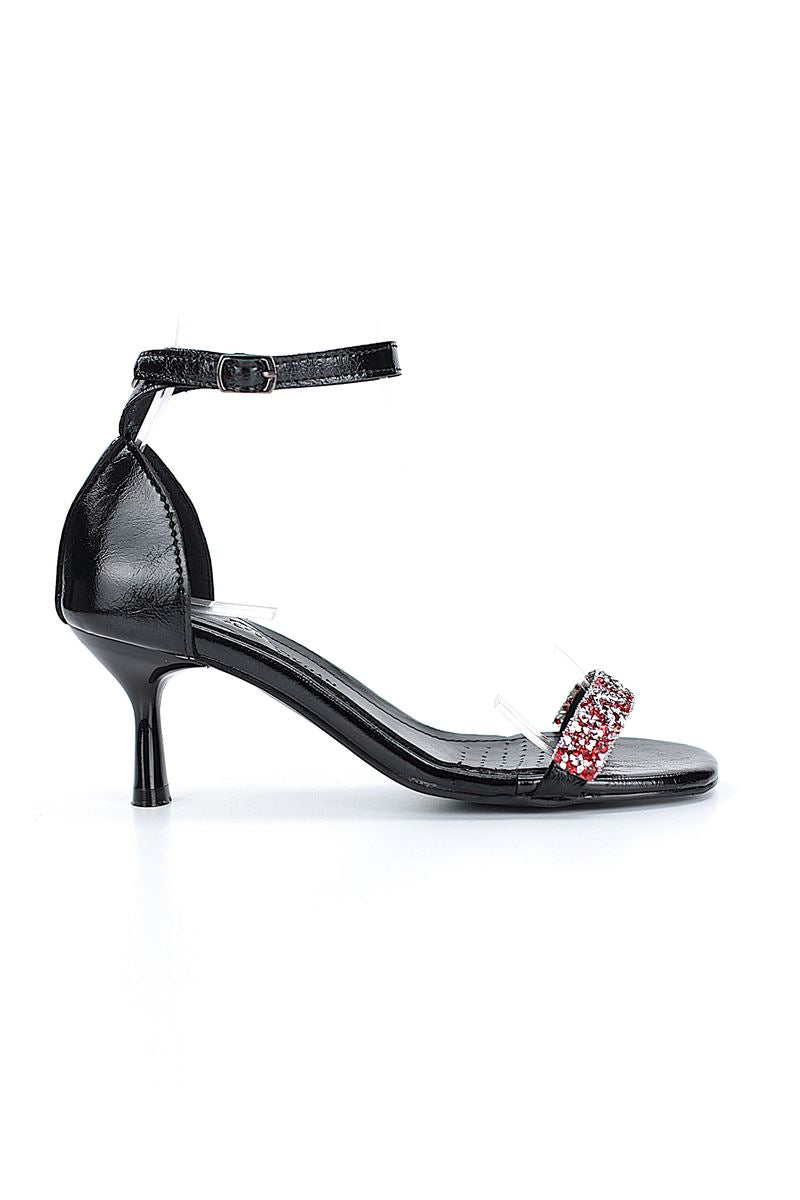 Vexira Esnek Yumuşak Kaymaz Taban (4 cm) Siyah Rugan  Kırmızı Taş Bantlı Kadın Topuklu Ayakkabı