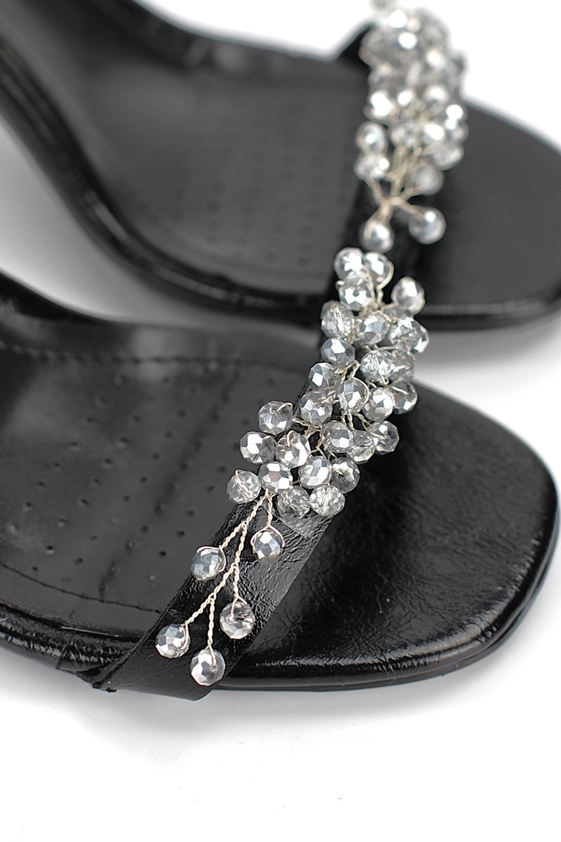 Zaya Esnek Yumuşak Kaymaz Taban (8 cm) Siyah Rugan El Yapımı Gümüş Boncuk Detaylı Kadın Topuklu Ayakkabı