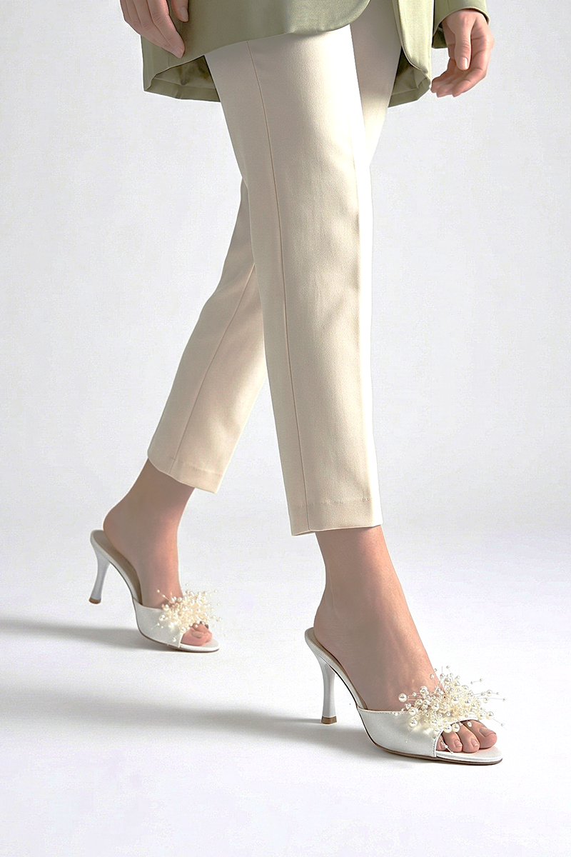 Almas Esnek Yumuşak Kaymaz Taban (8 cm) Beyaz Cilt El Yapımı Boncuk Detaylı Kadın Topuklu Terlik 