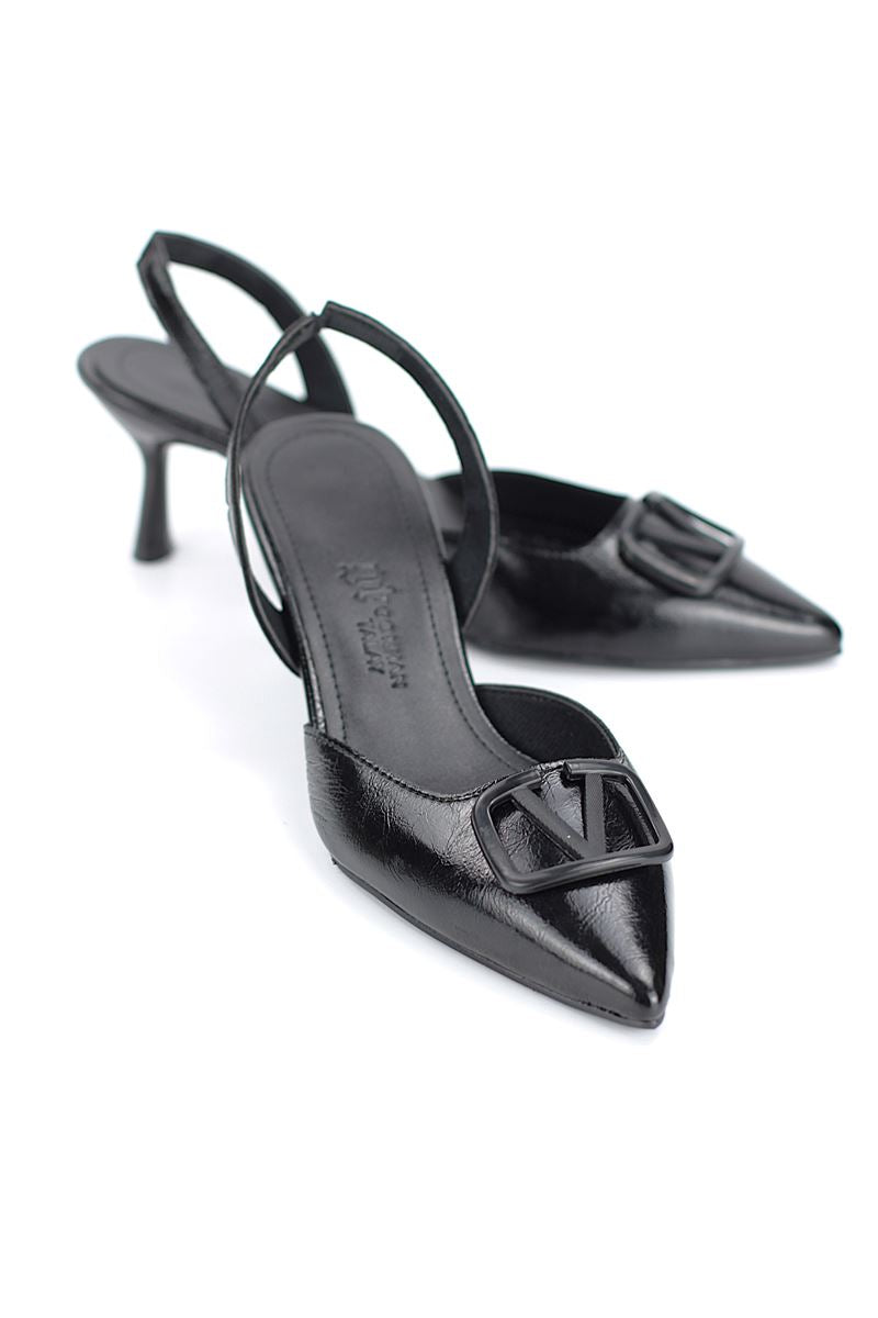 Zelora Esnek Kaymaz Taban Siyah Rugan Orta Topuklu(4 cm) Siyah Mat V Toka Detaylı Topuklu Ayakkabı