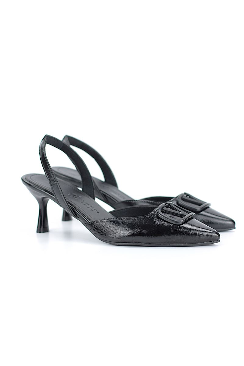 Zelora Esnek Kaymaz Taban Siyah Rugan Orta Topuklu(4 cm) Siyah Mat V Toka Detaylı Topuklu Ayakkabı
