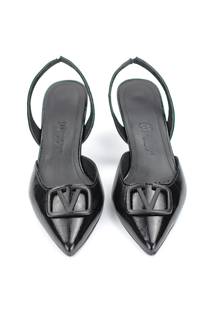 Zelora Esnek Kaymaz Taban Siyah Rugan Orta Topuklu(4 cm) Siyah Mat V Toka Detaylı Topuklu Ayakkabı