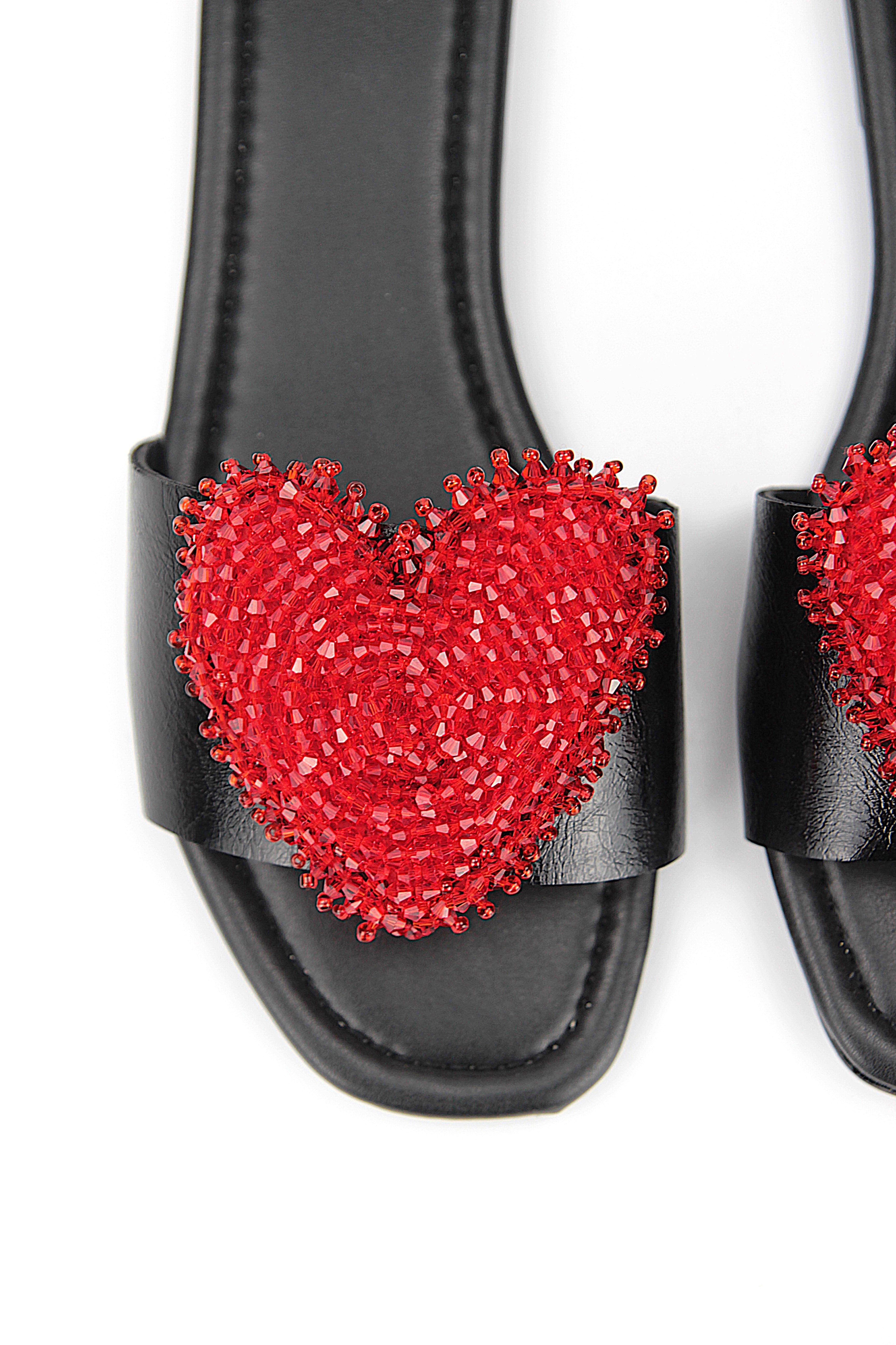 Ruby Heart Siyah Rugan El Yapımı Boncuk İşleme Kırmızı Kalp Detaylı Kadın Terlik