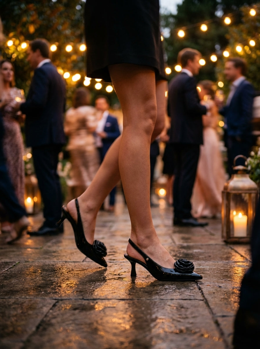 Rose Fairy Esnek Yumuşak Kaymaz Taban (4 cm) Siyah Rugan El Yapımı Gül Detaylı Açık Lastikli Kadın Topuklu Ayakkabı