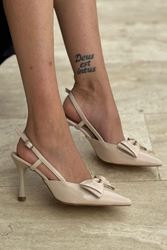 Amelia Bej Rugan Fiyonklu Orta Topuklu(8 cm) Klasik Topuklu Ayakkabı